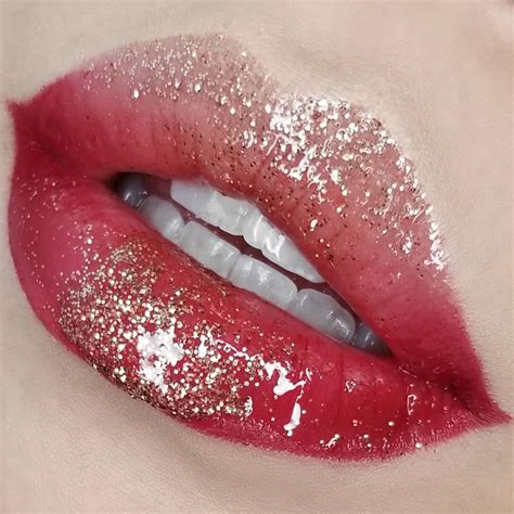 Glitter Lip Trend .